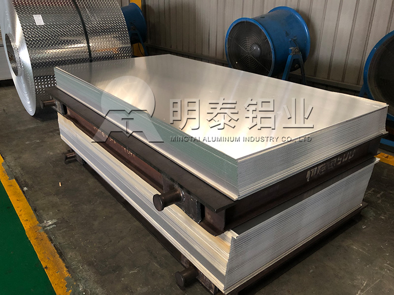 1100鋁板|護(hù)欄鋁板|明泰鋁業(yè)廠家
